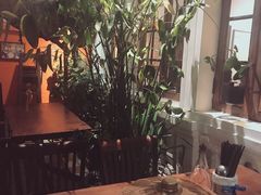 -Cuc Gach Quan Restaurant