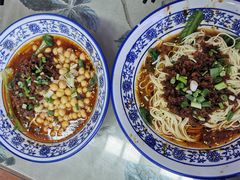 -渝之汇牛肉豌杂面