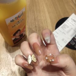 -璀璨&星光美甲美睫店