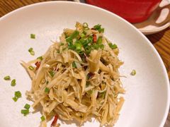 香葱拌笋衣-小大董·烤鸭(王府井apm店)