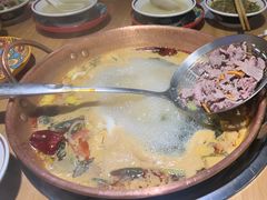 -洱火云南酸菜牛肉火锅(石景山当代商城店)