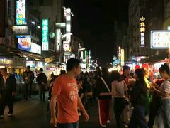 -六合夜市