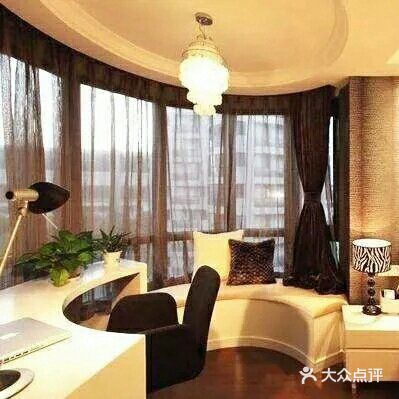 梳妆台也可以与飘窗柜、书柜