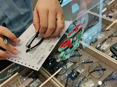 -博士眼镜集团石人工眼镜(虹口万泰店)