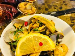 -沪小二炭火蛙锅(淮海中路美食不夜城店)