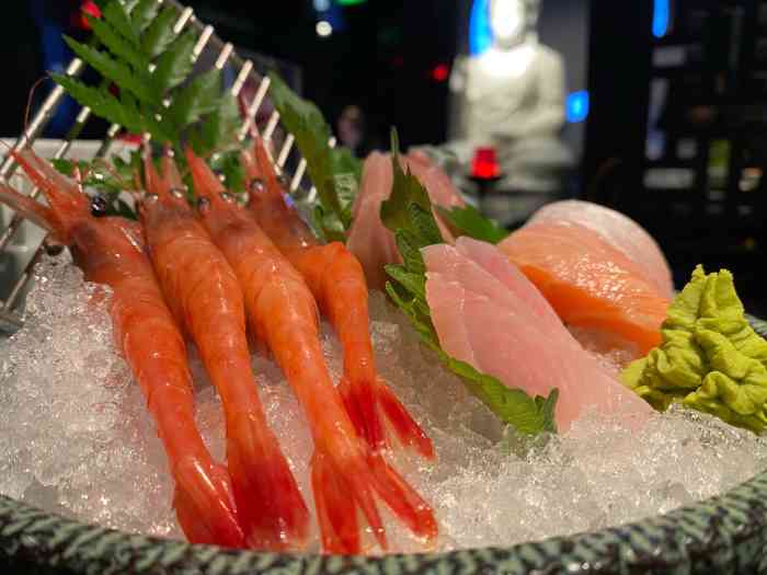 上井精致料理(银泰城店)-"室内环境偏暗,刚进去会觉得很黑,但是从包.