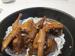 沙姜乳鸽-东江渔村·古典园林·30年粤菜老字号(太和店)