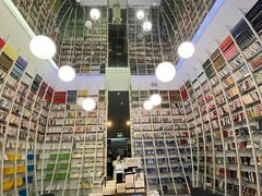 -钟书阁(松江泰晤士小镇店)