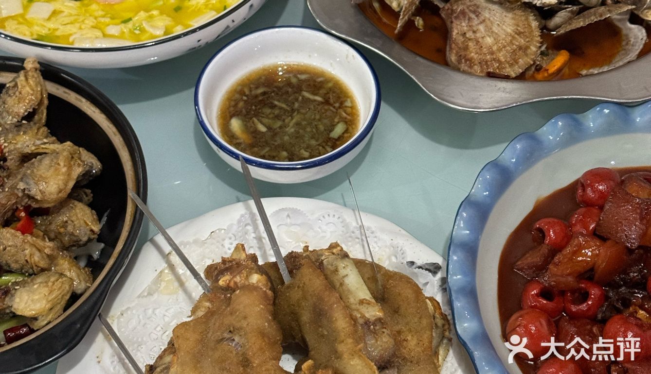 带大家参观下我们的河边小食堂