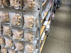 -名创优品(北京新中关购物中心地铁层店)