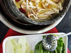 -南渝食府.墨脱石锅松茸鸡