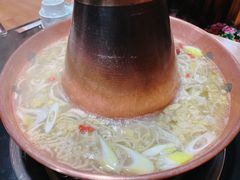 酸菜锅-果松木炭酸菜铜火锅·外婆参鸡汤