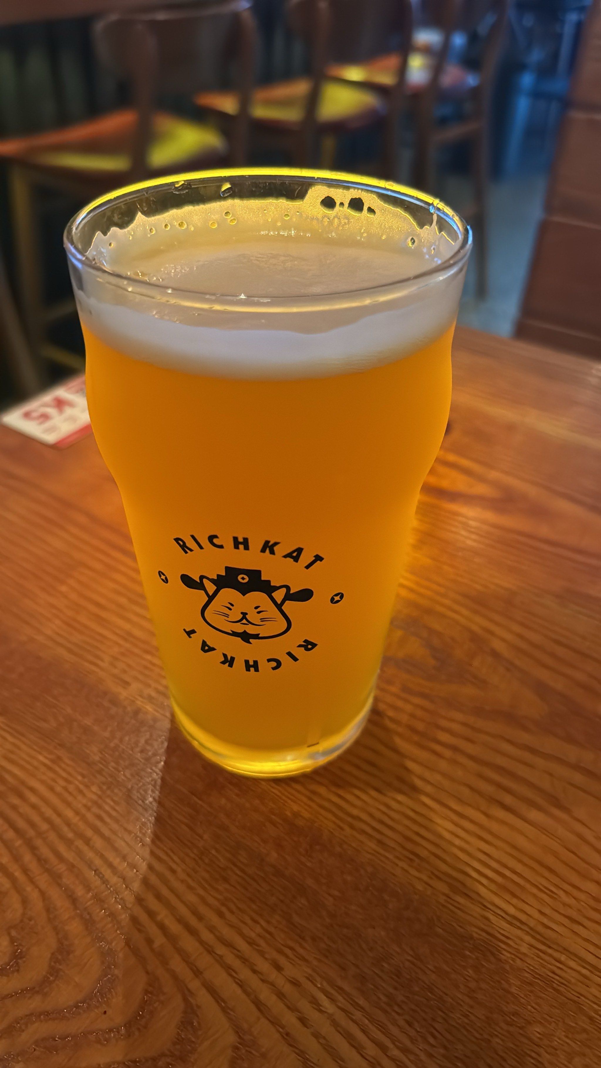 玻璃杯里的啤酒时光
