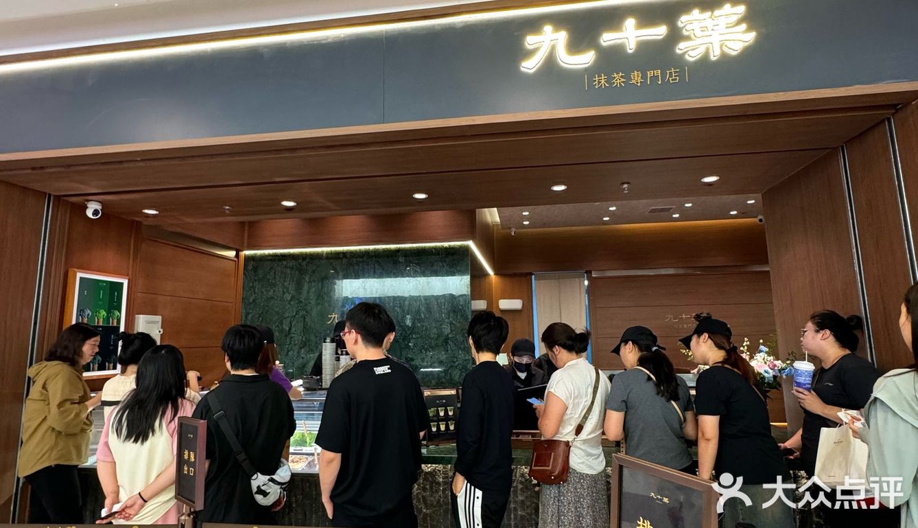 卧卧卧。。。偶遇了英博球员在罗斯福买冰淇淋