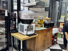 -愉肴麻辣香锅(中山路店)