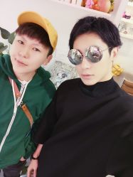-God Hands发型设计复古会所