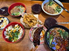 -爆炸头阿姨小四川正宗川味小吃(无任何分店)