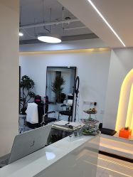 -V7 HAIR SALON