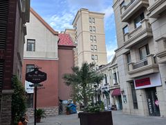 -鲁邦国际风情街(麦世达韩国精品百货店)