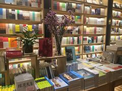 -猫的天空之城概念书店(杭州南宋御街店)