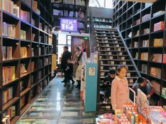 -钟书阁(松江泰晤士小镇店)