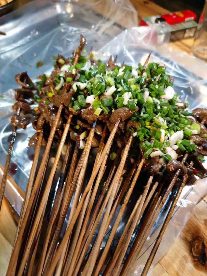 老胡烧烤-"今天元宵佳节,晚餐家庭聚会,各种自贡美食.