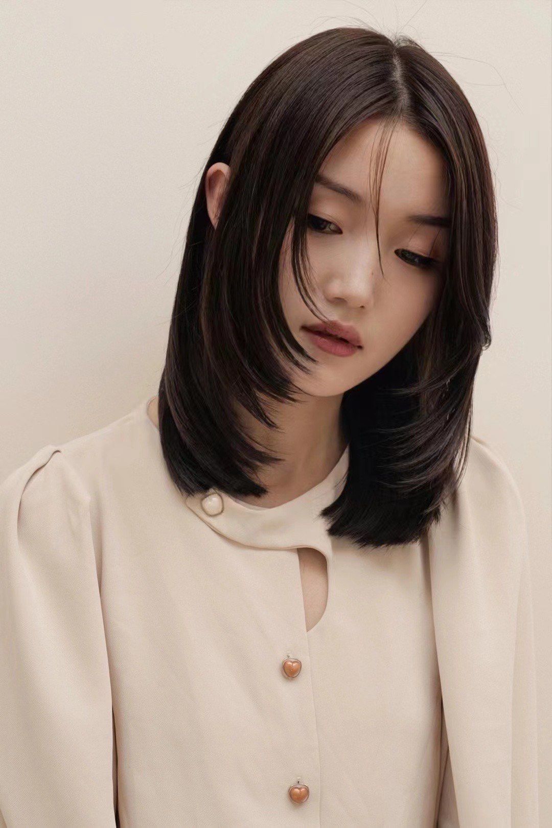 少女齐肩锁骨发