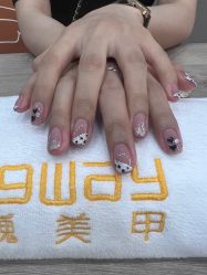 -进巍美甲美睫店