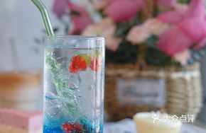 Blue Citrus Fish Sparkling Water