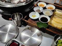 -围炉肉舍•炭烤活鳗•丹东海鲜烤肉(步行街店)