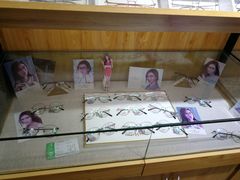 -提一眼镜·蔡司·依视路(小寨店)