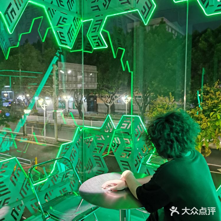 朋友带我去了祖庙附近这家超级无敌隐蔽的清吧🐒