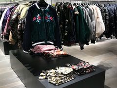 店内环境-URBAN REVIVO(深圳华润万象天地店)