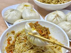 -李与白包子铺(桐梓林店)