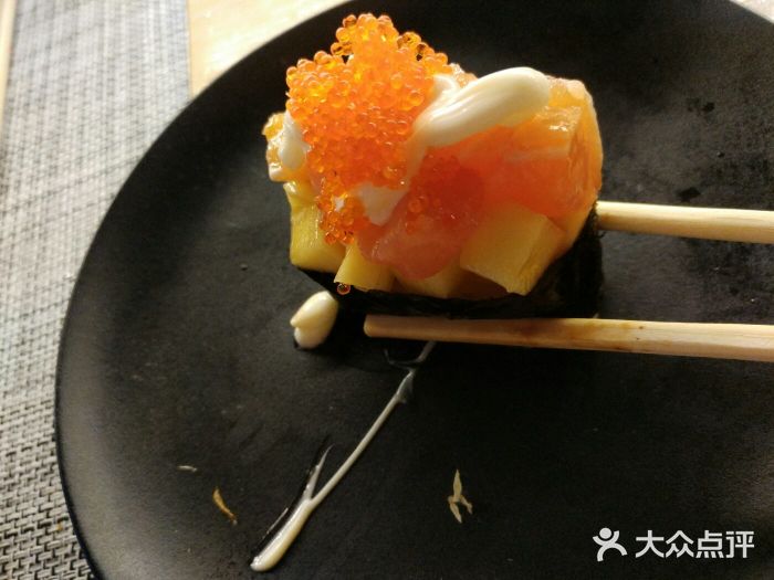 芒果三文鱼军舰(一枚)