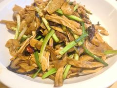 -关东小磨东北菜(上海长风大悦城店)