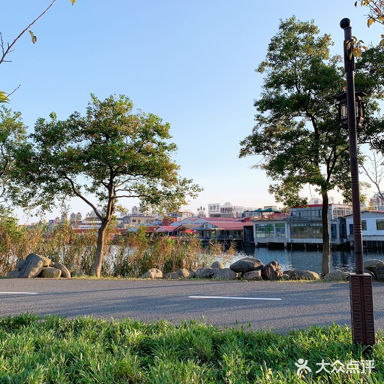 漫步在巴城里的巴解园,阳澄湖畔赏景品蟹