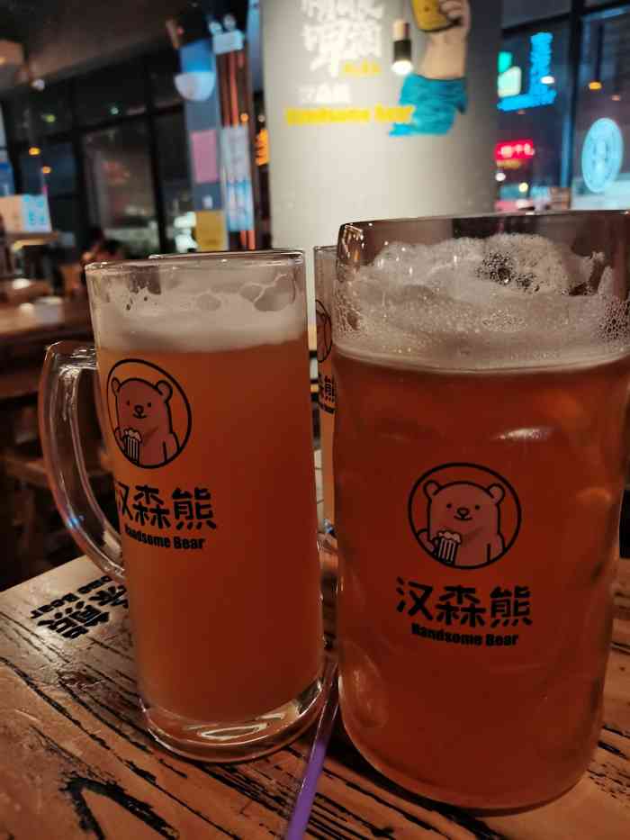 打分 50 /人 啤酒很过瘾,性价比很高,适合三五好友一起来小聚会,摇