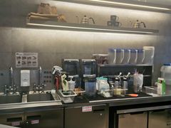-瑞幸咖啡(岳家嘴地铁站店)