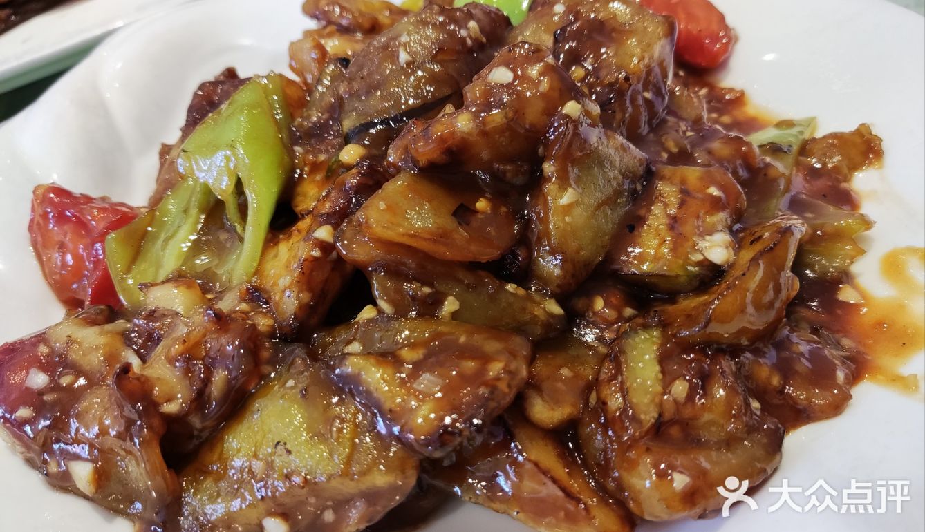 一层进来扫码登记，乘坐电梯来到三层