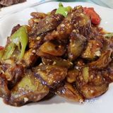 一层进来扫码登记，乘坐电梯来到三层