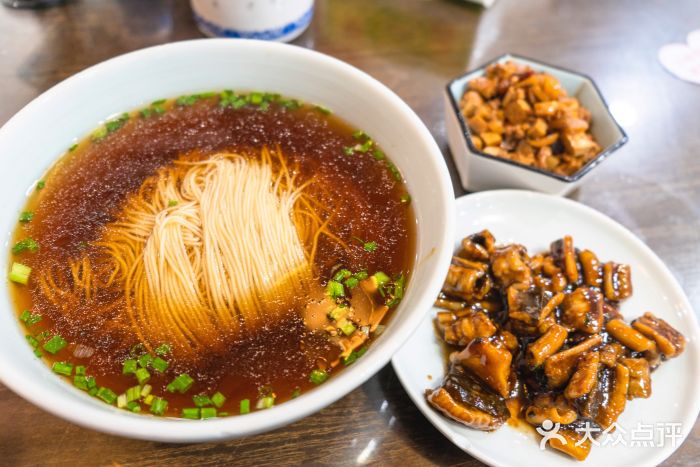 裕兴记•蟹黄面馆(人民广场店)红汤面底图片