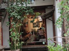 -Cuc Gach Quan Restaurant