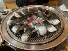 -围炉肉舍•炭烤活鳗•丹东海鲜烤肉(步行街店)