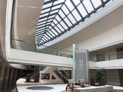 -上海滴水湖皇冠假日酒店