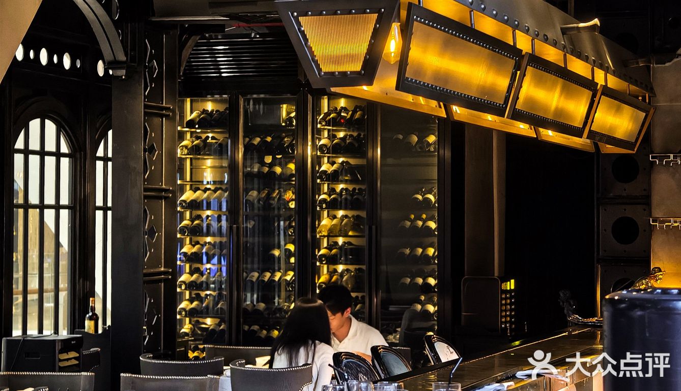 情侣码住！平安金融中心生日浪漫指南✨