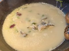 -咕嘟草帽鱼·牛奶一样的鲜鱼汤(天鹅湖万达广场店)