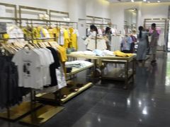 -URBAN REVIVO(济南世茂广场店)