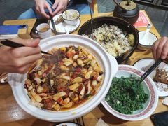 -帅巴人舅母子腊蹄民俗村