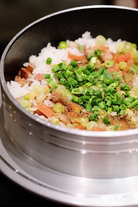 万重锦·人文川菜馆焖锅饭图片